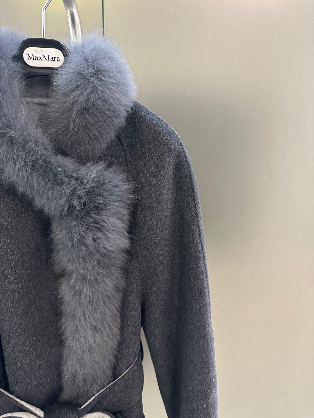 Elegant Wool Coat with Oversized Fox Fur Collar