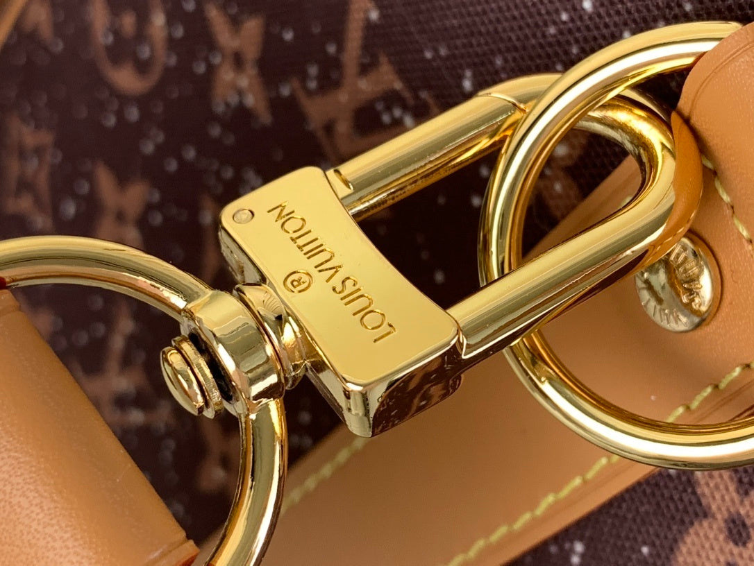 Louis Vuitton Keepall Bandoulière Luxury Travel Bag