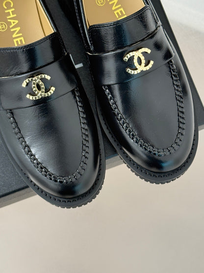 CHANEL Classic Color-Blocked Double C Loafers