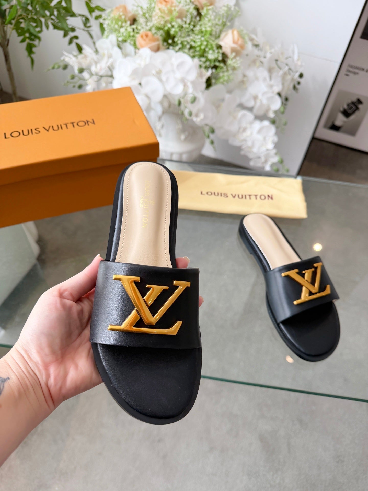 LV G82 Slippers