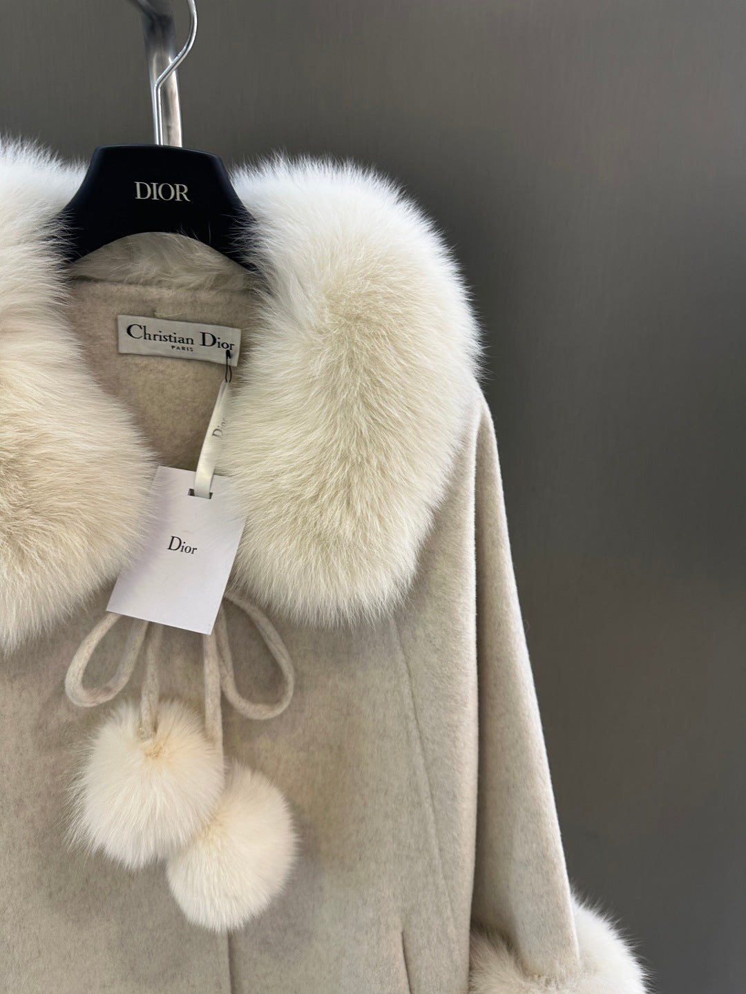 Elegant Wool Coat with Detachable Fox Fur Collar