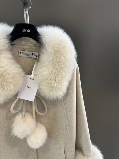 Elegant Wool Coat with Detachable Fox Fur Collar