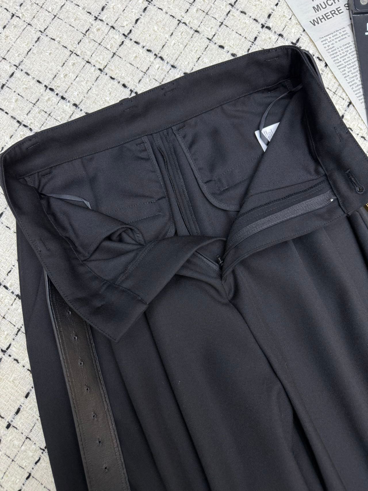 Classic Pleated Wool-Blend Casual Trousers