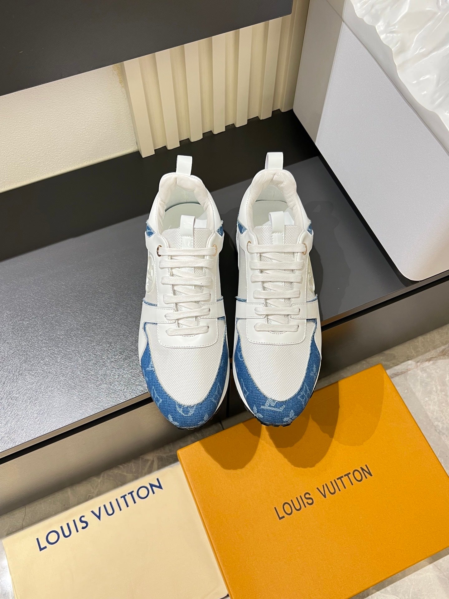 Unisex Boutique-Synchronized Waterproof Shoes