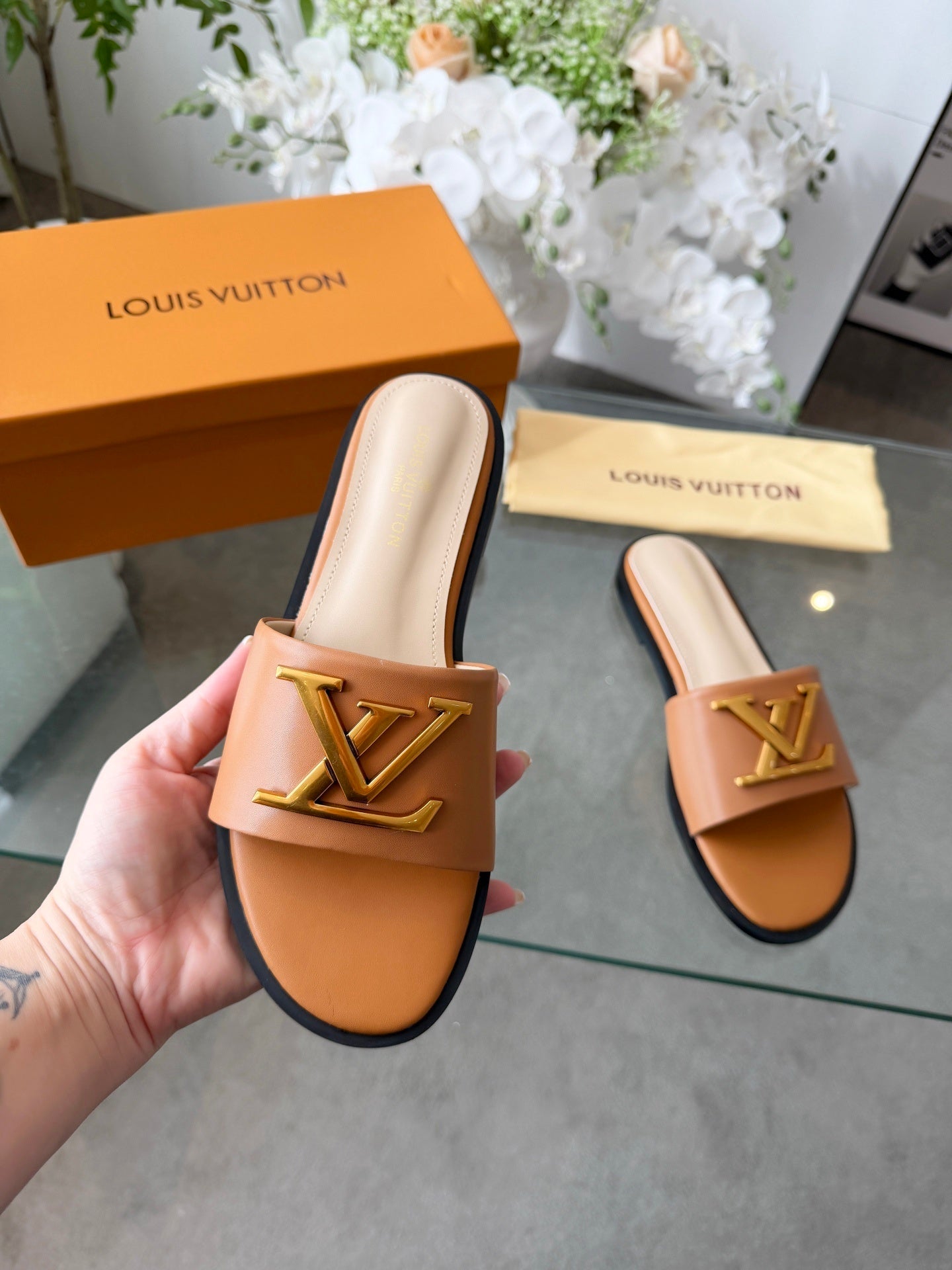 LV G82 Slippers