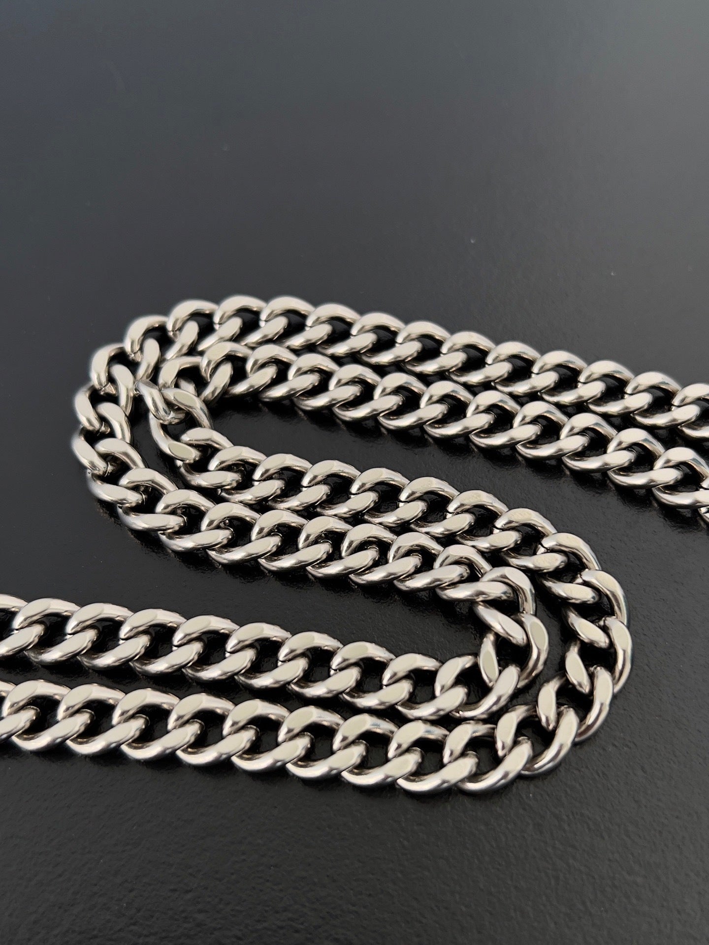 Women’s Unique Design Chain Armpit Shoulder Bag