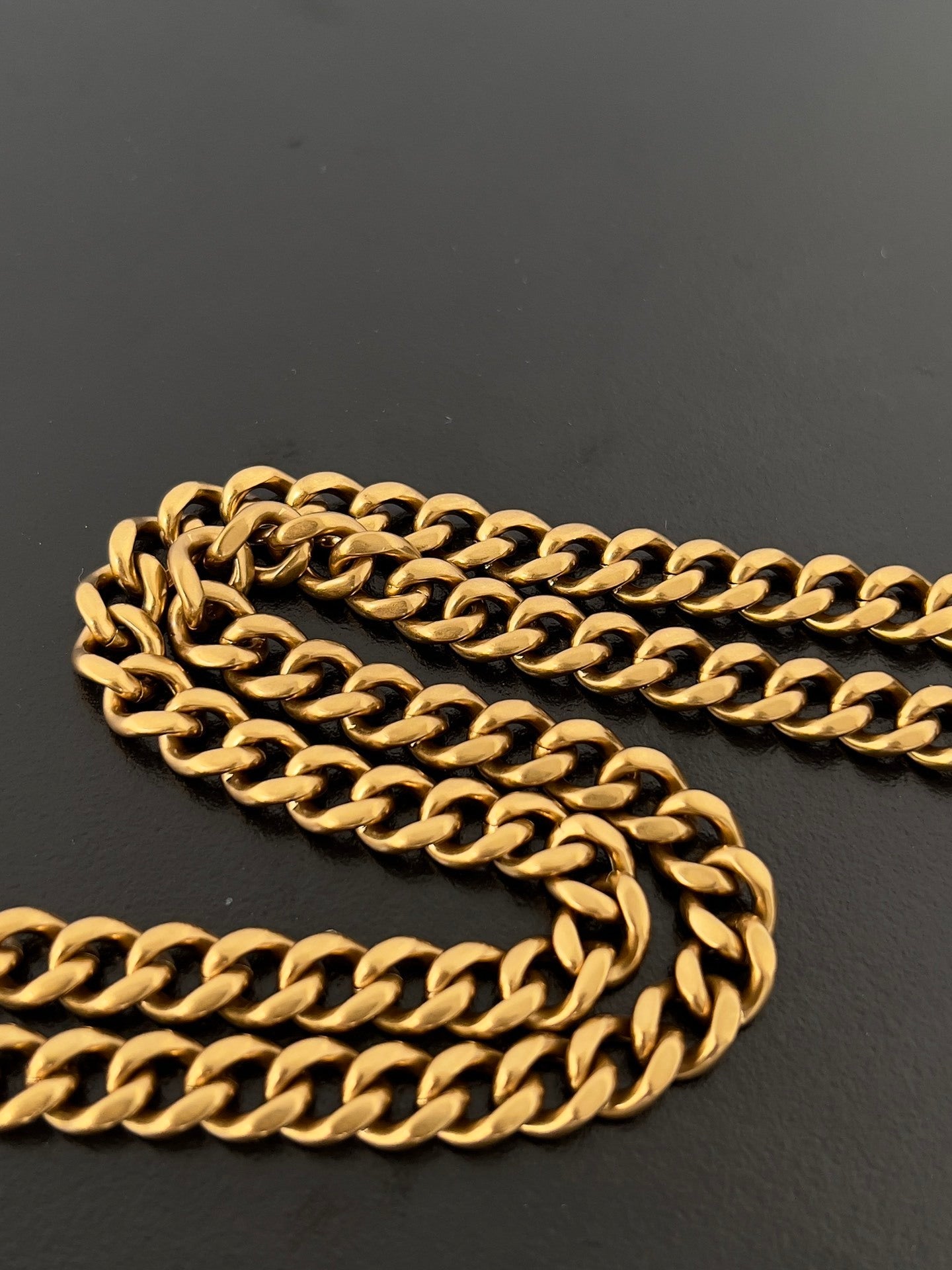 Women’s Unique Design Chain Armpit Shoulder Bag