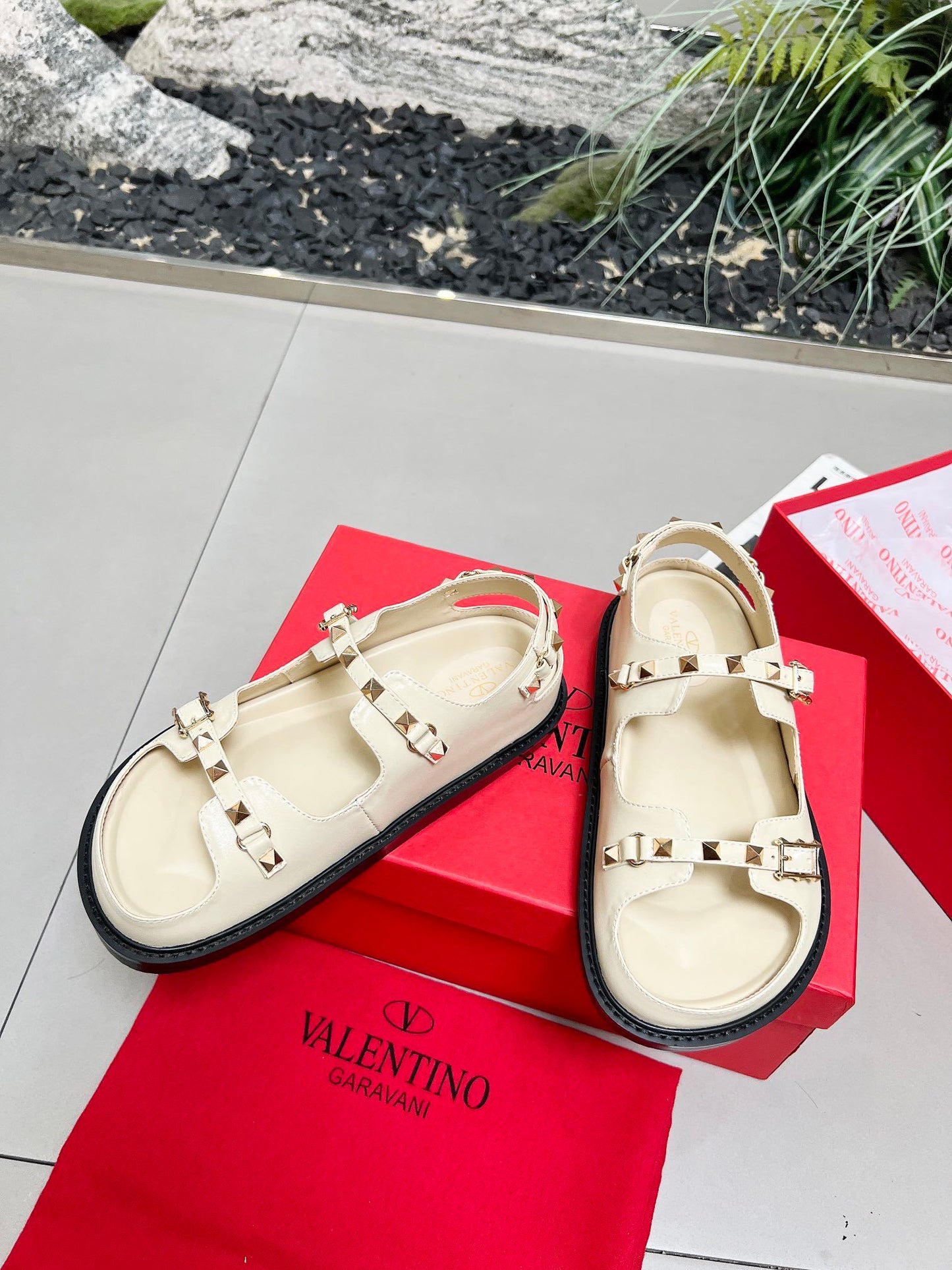 Valentino Classic Leather Design Sandals
