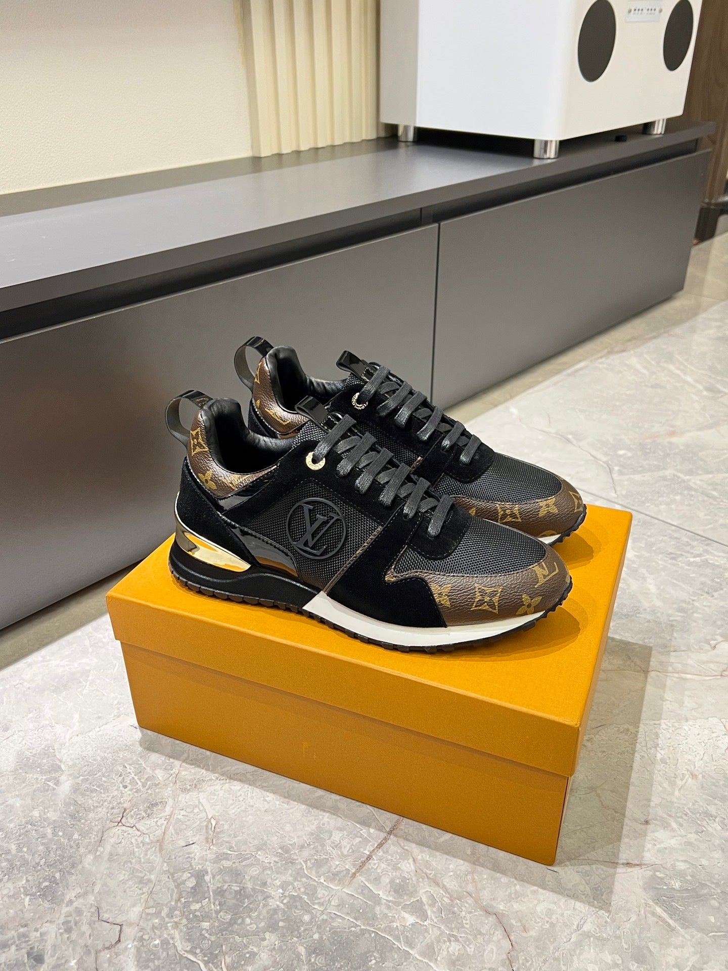 Unisex Boutique-Synchronized Waterproof Shoes