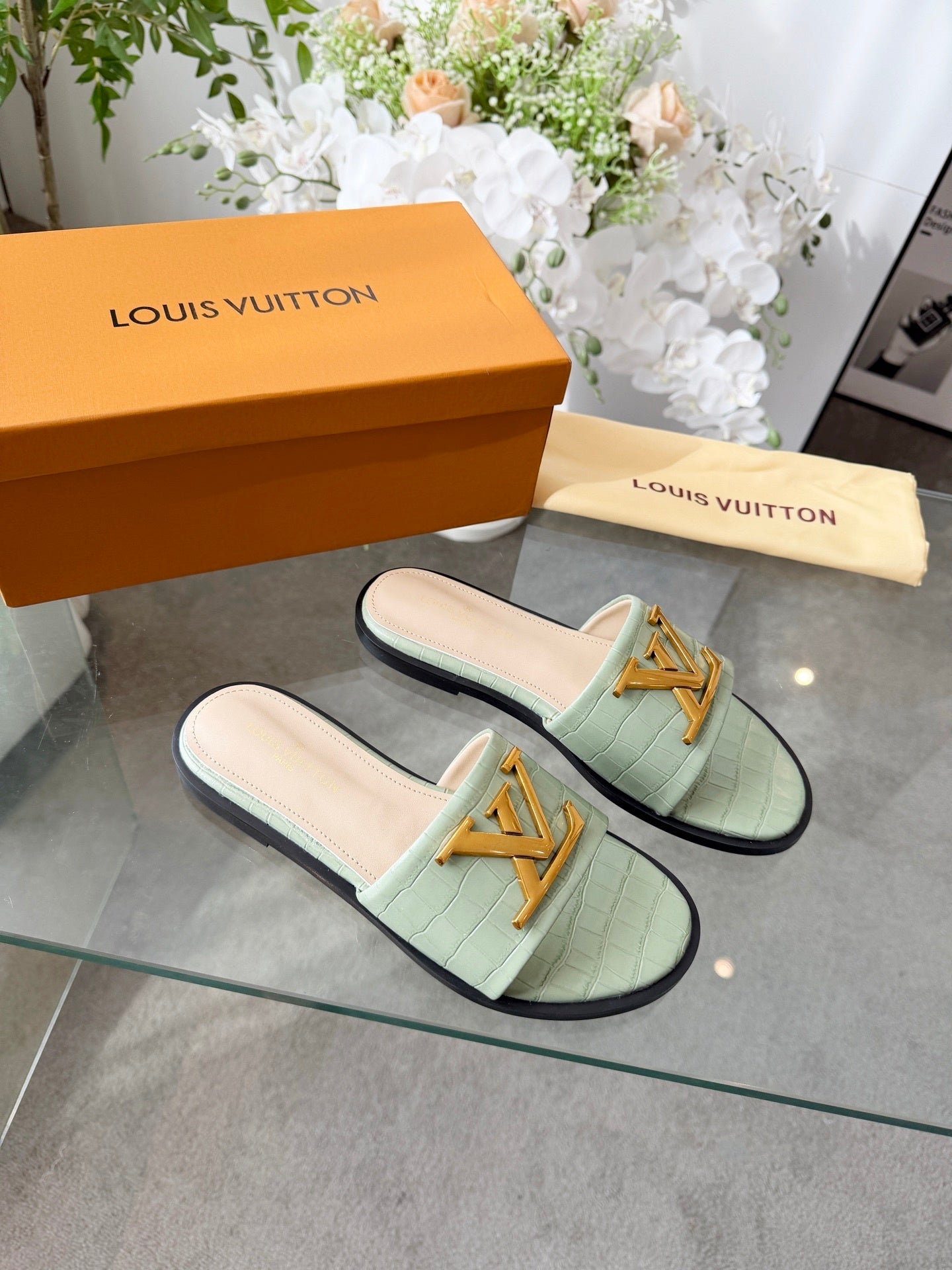 LV G82 Slippers