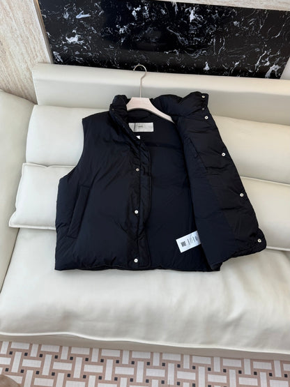 Ami Minimalist Down Vest 90% White Duck Down Black & White