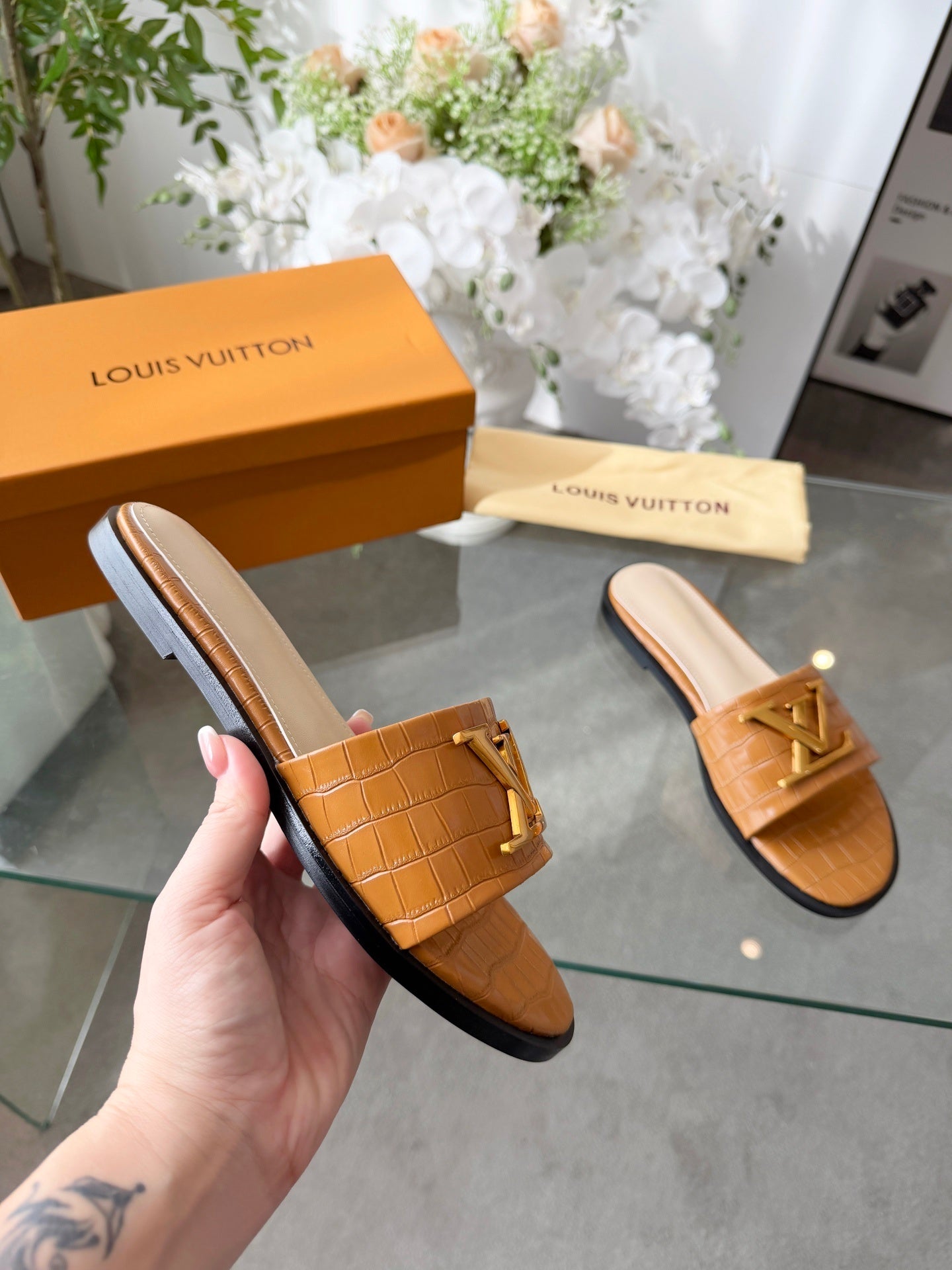 LV G82 Slippers