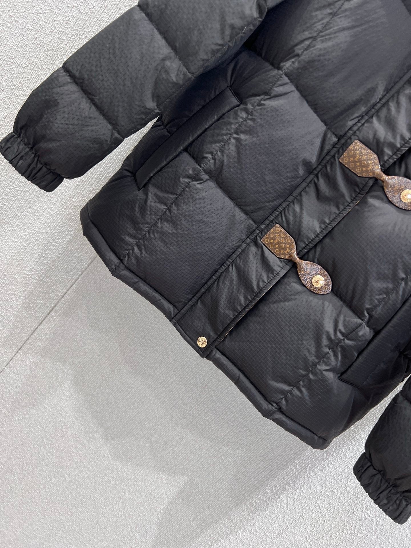 Louis Vuitton 25FW Pillow Stand-Collar Down Jacket