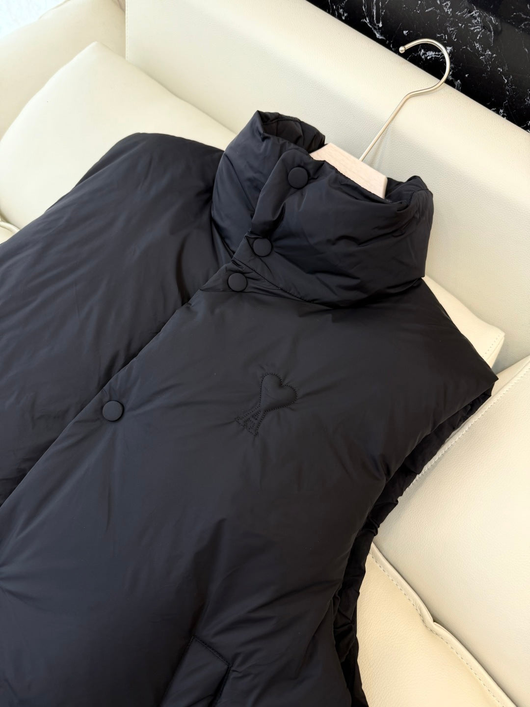 Ami Minimalist Down Vest 90% White Duck Down Black & White
