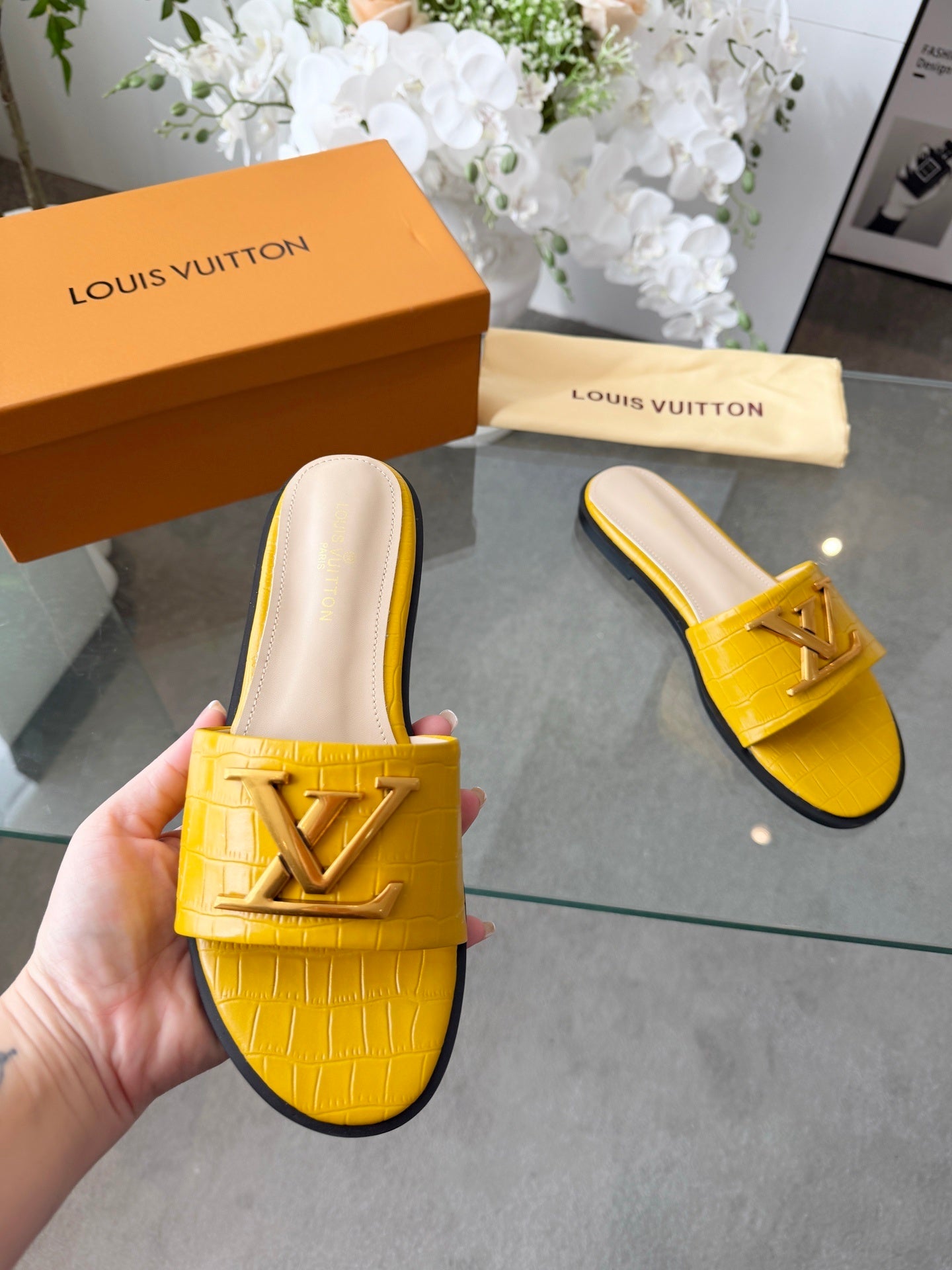 LV G82 Slippers