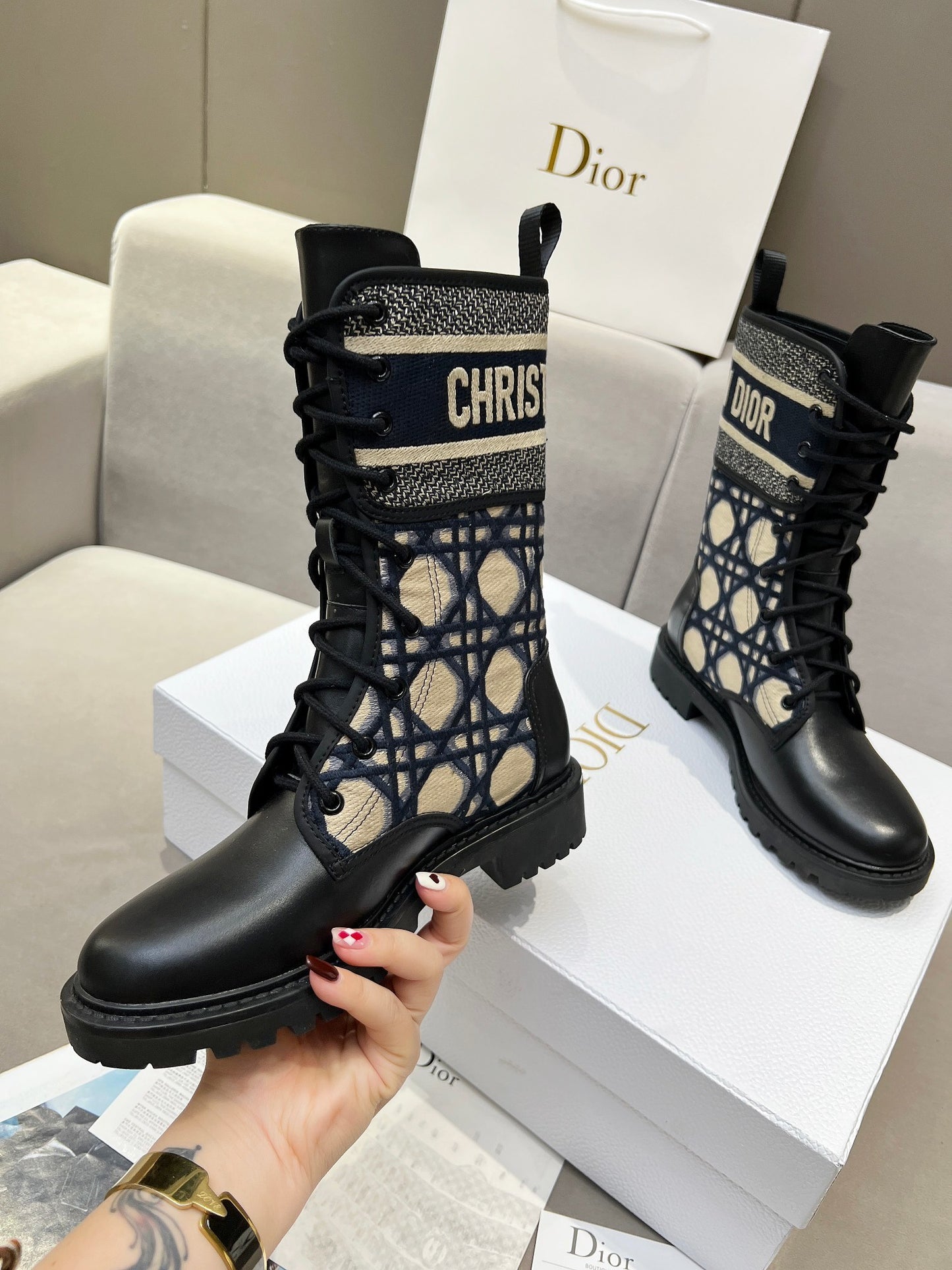 W139 D23 Embroidered High Boots