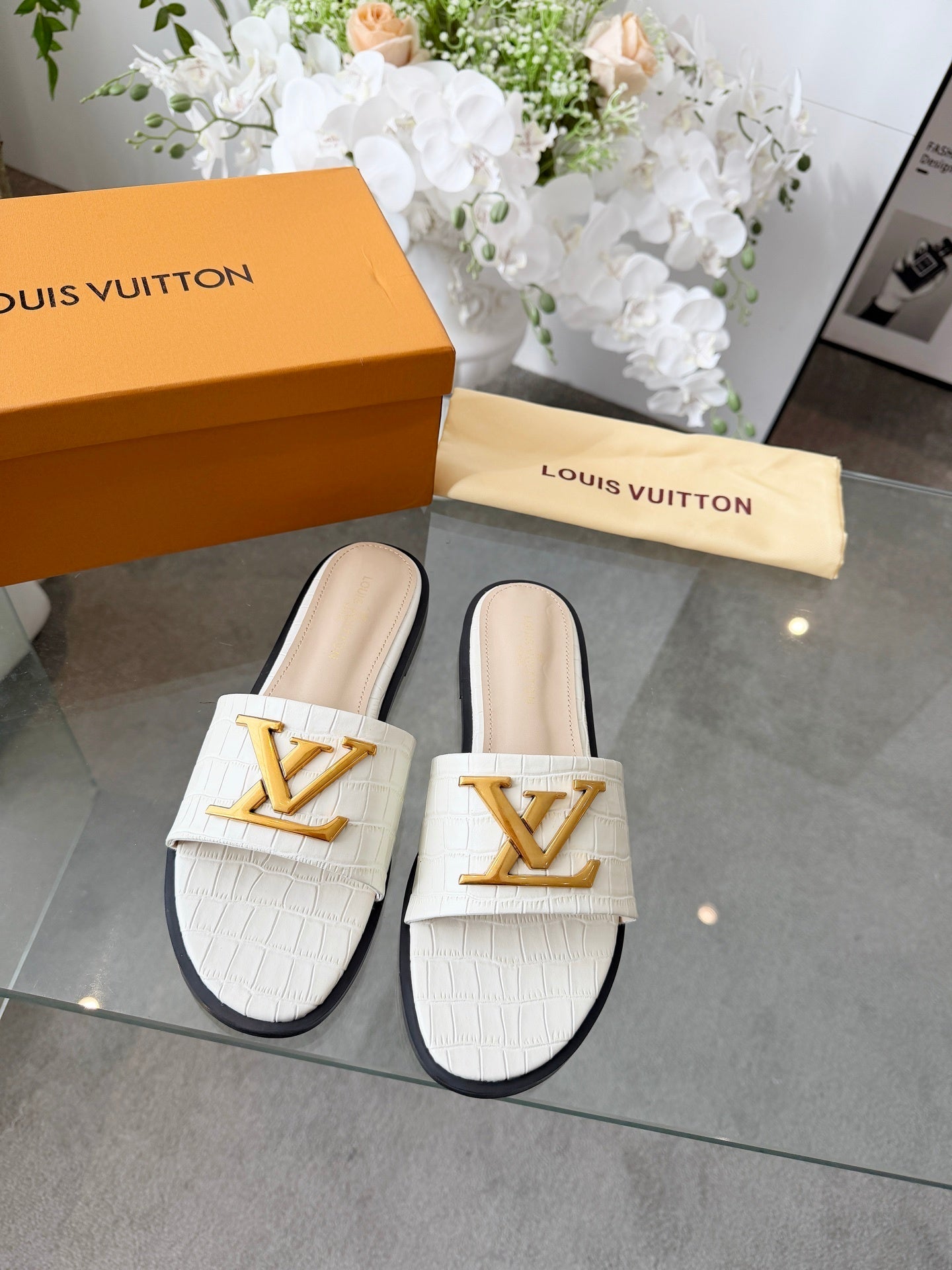 LV G82 Slippers