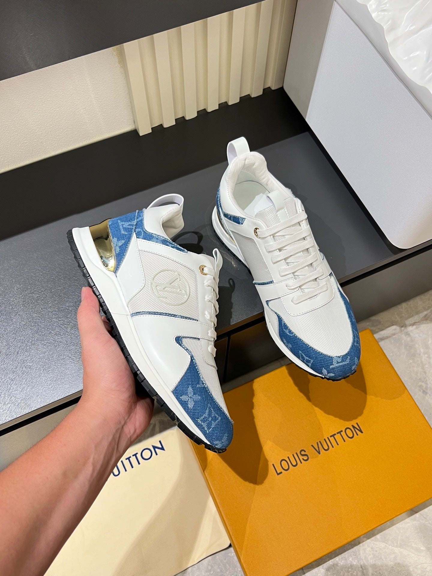 Unisex Boutique-Synchronized Waterproof Shoes