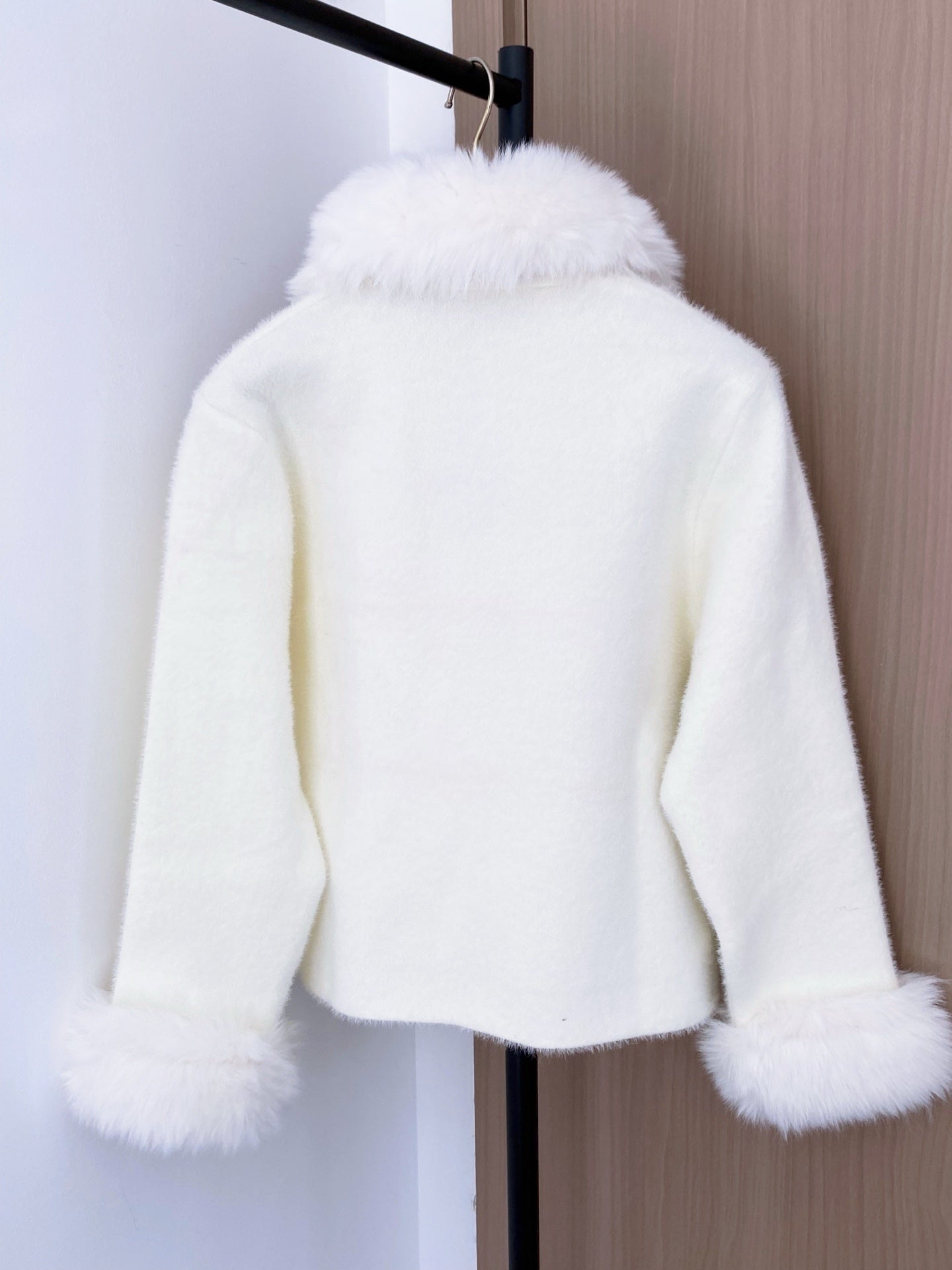 New Two-Tone Logo Cardigan Slimming & Versatile