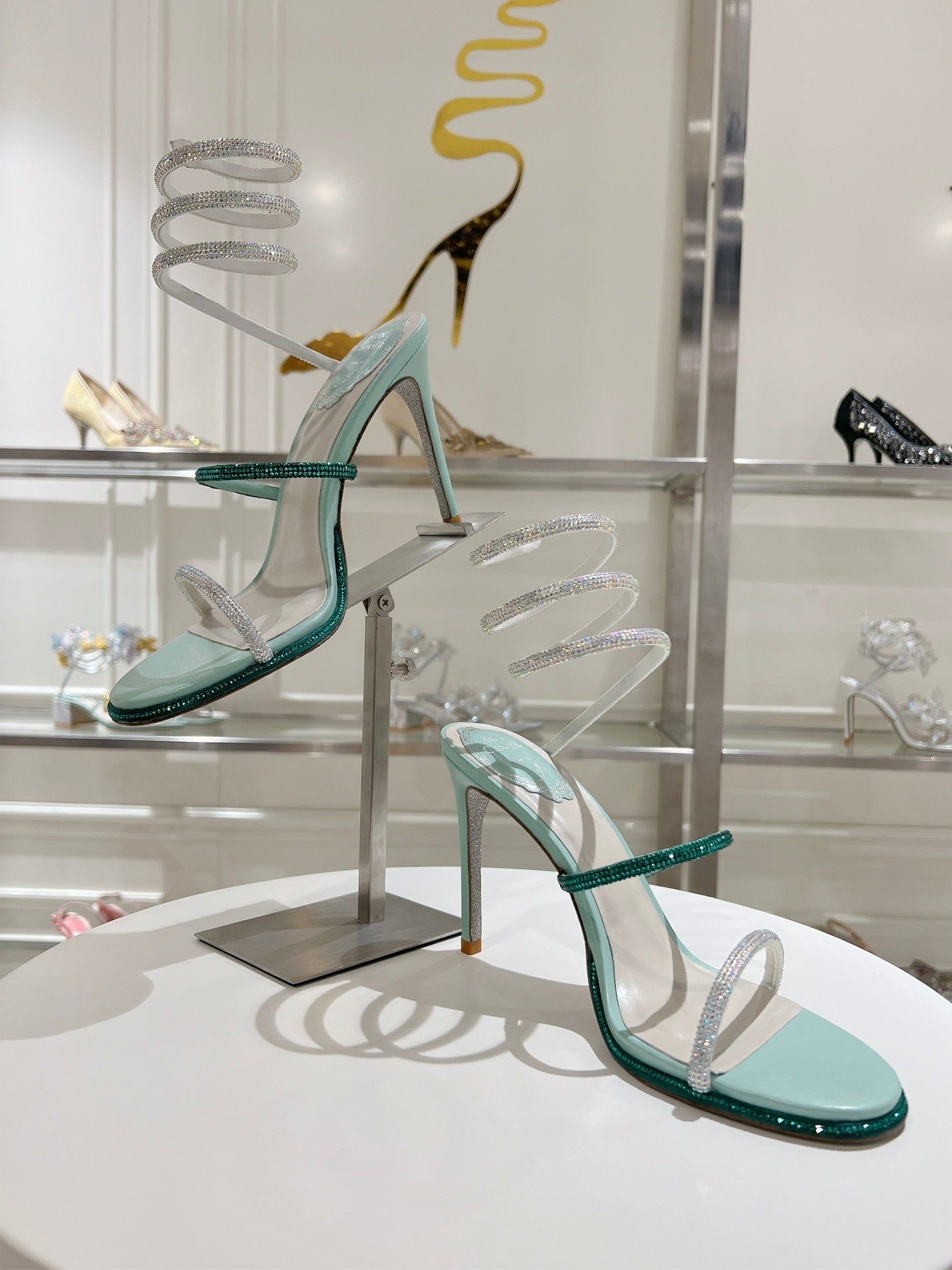 W204 Supreme Edition Rᴇɴᴇ Cᴀᴏᴠɪʟʟᴀ Rhinestone Women’s Stiletto Sandals