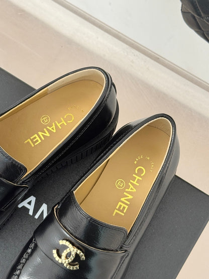 CHANEL Classic Color-Blocked Double C Loafers