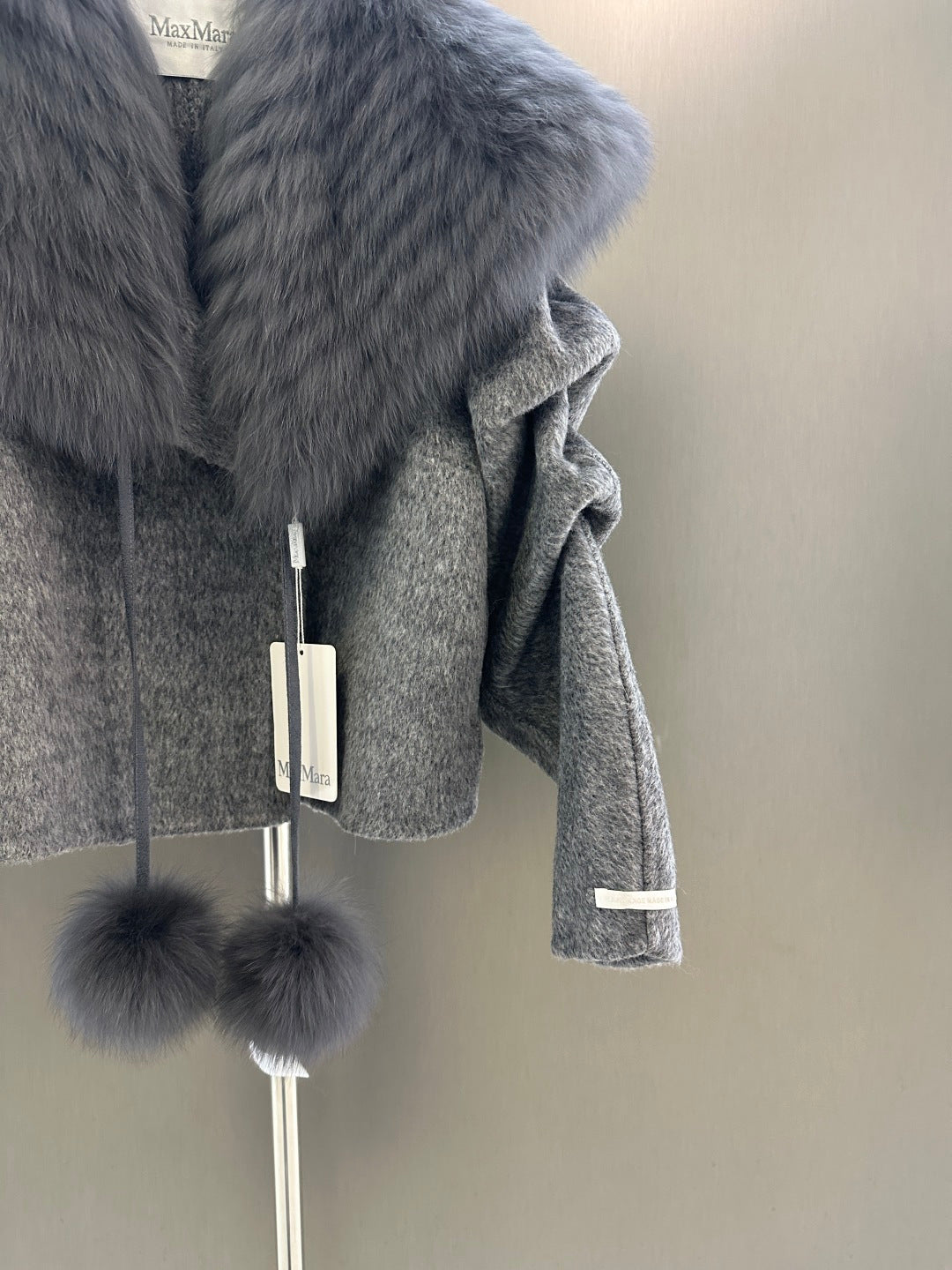 Elegant Wool Coat with Detachable White Fox Fur Collar