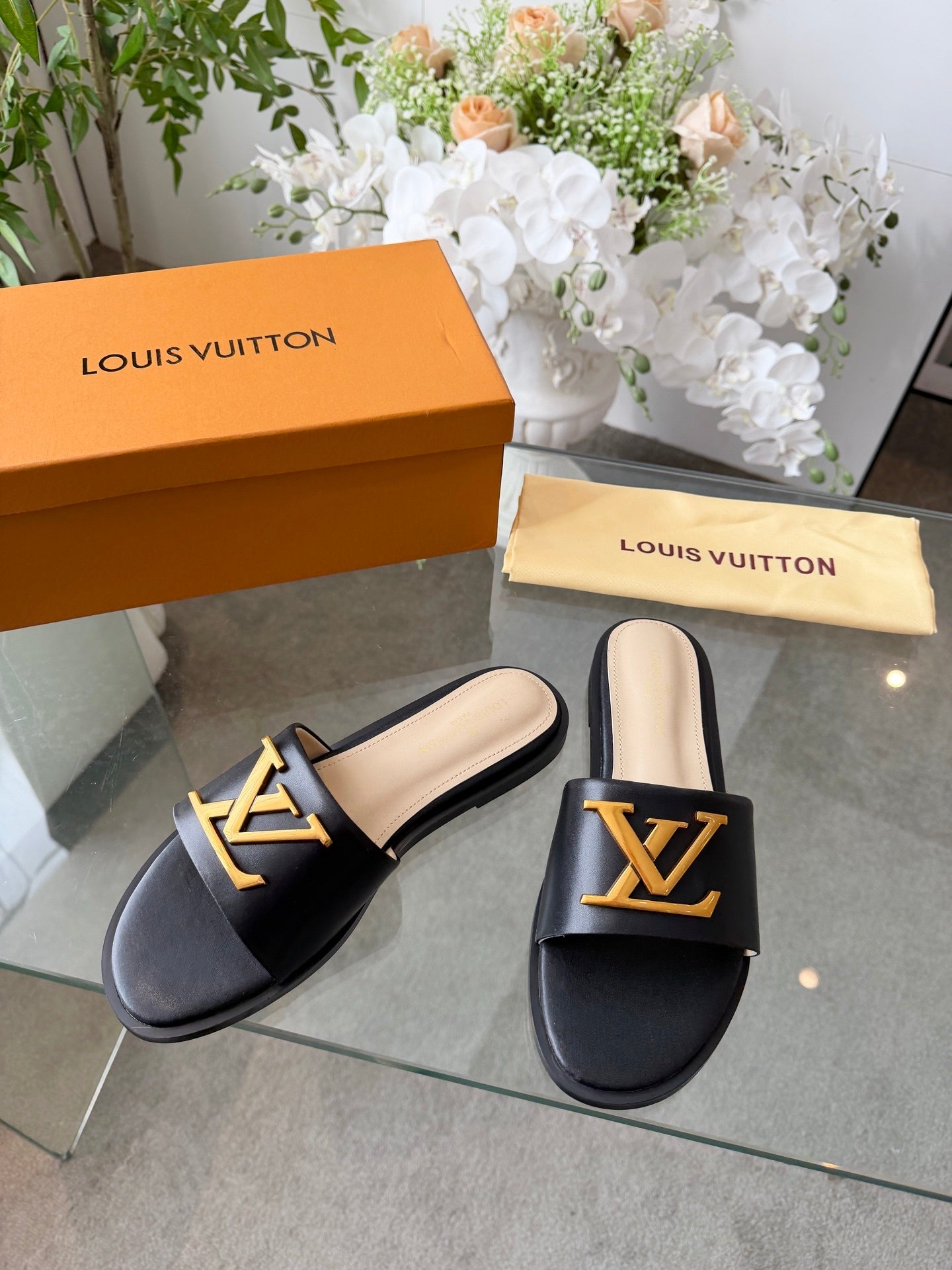 LV G82 Slippers