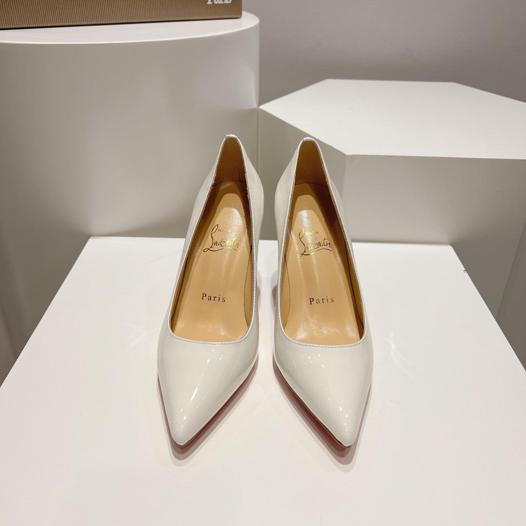 Medium Classic Flap Bag 23cm Black Caviar Gold Hardware