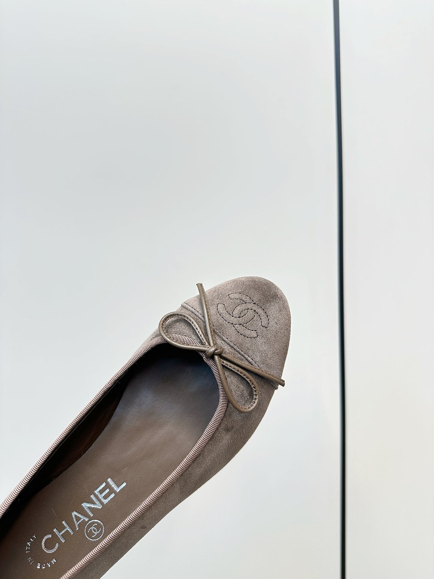 Chanel 25 Ballet Flat Grey-taupe Suede 469253