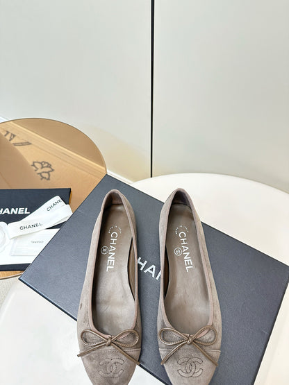 Chanel 25 Ballet Flat Grey-taupe Suede 469253