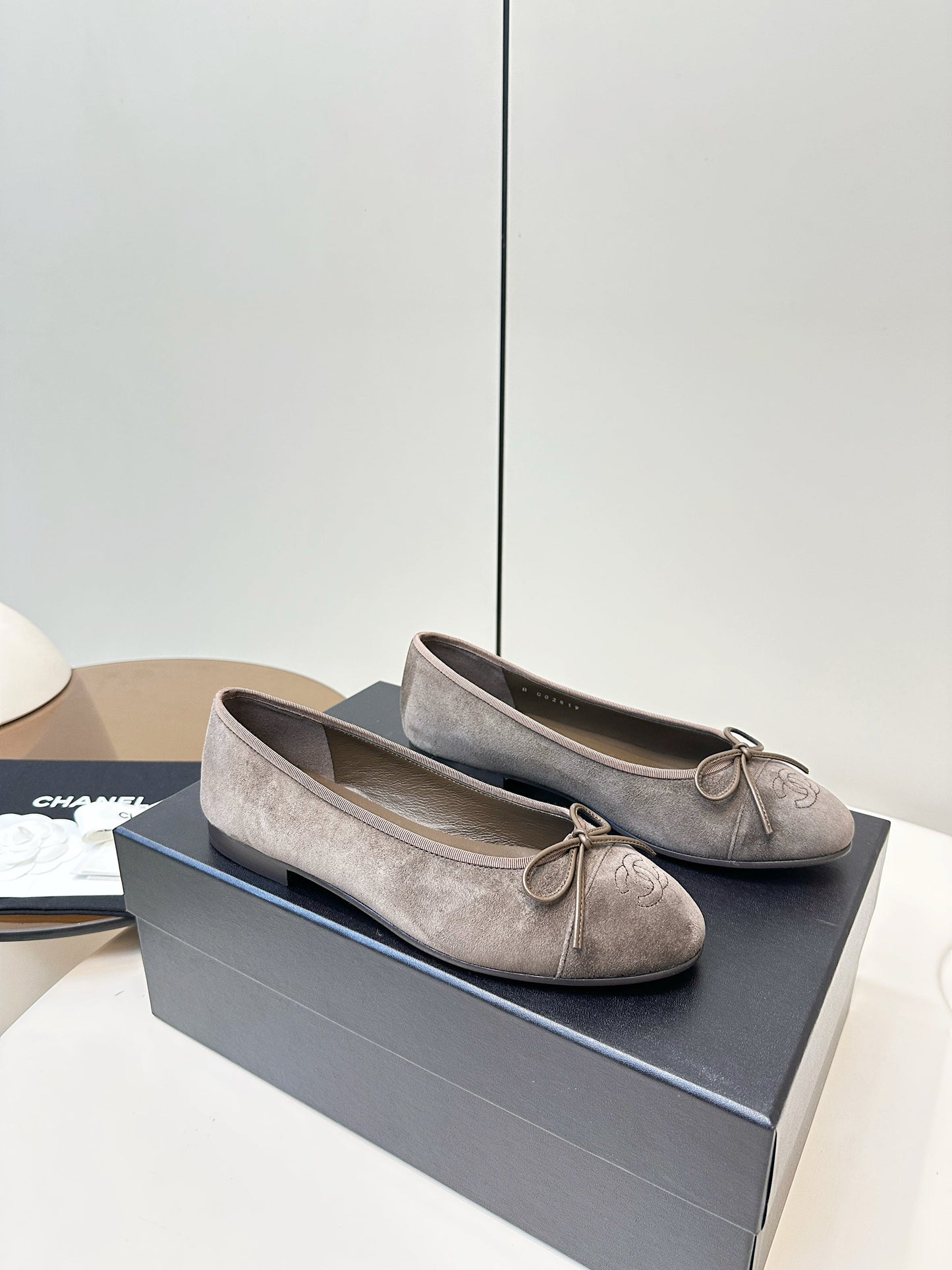 Chanel 25 Ballet Flat Grey-taupe Suede 469253