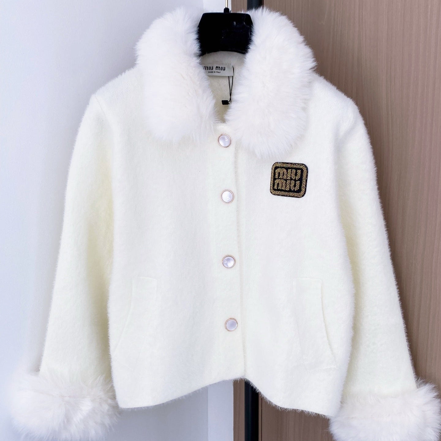 New Two-Tone Logo Cardigan Slimming & Versatile