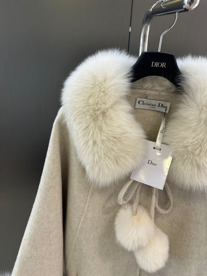 Elegant Wool Coat with Detachable Fox Fur Collar