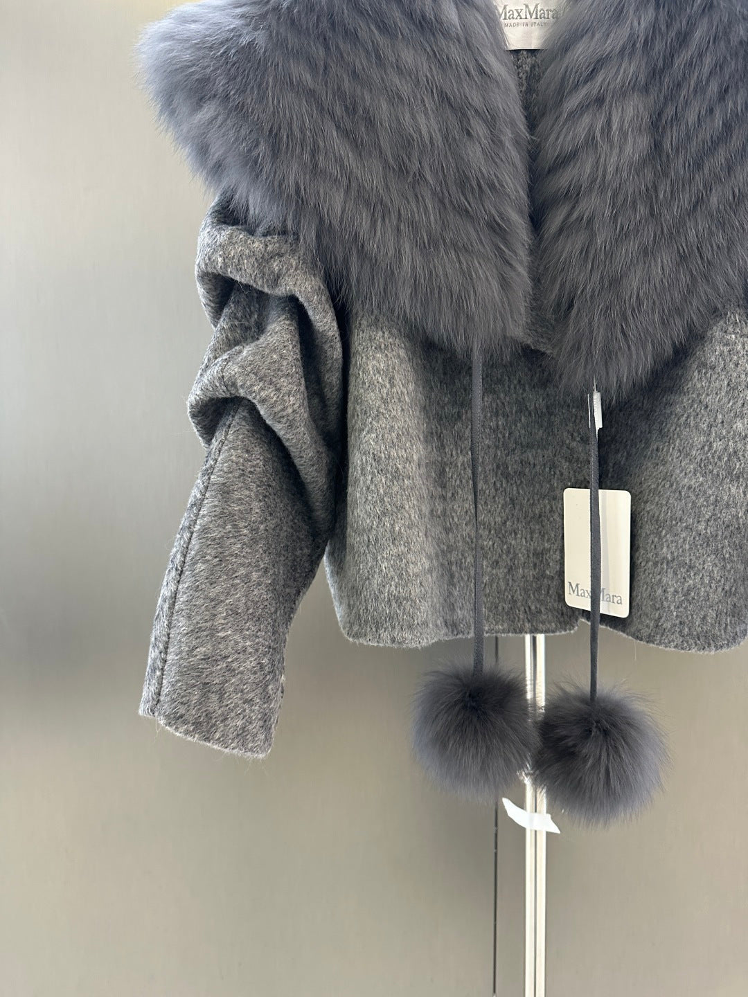 Elegant Wool Coat with Detachable White Fox Fur Collar