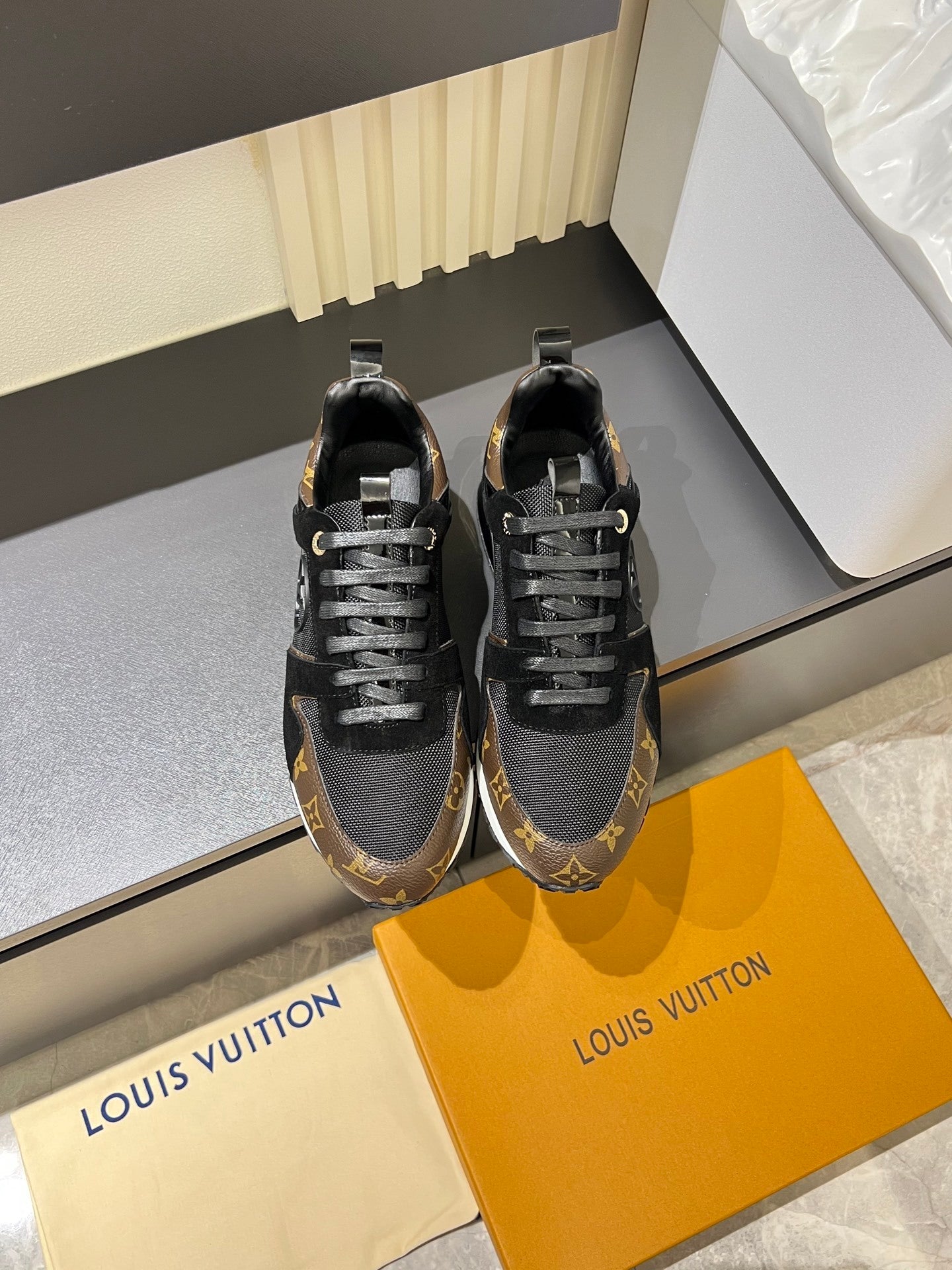 Unisex Boutique-Synchronized Waterproof Shoes