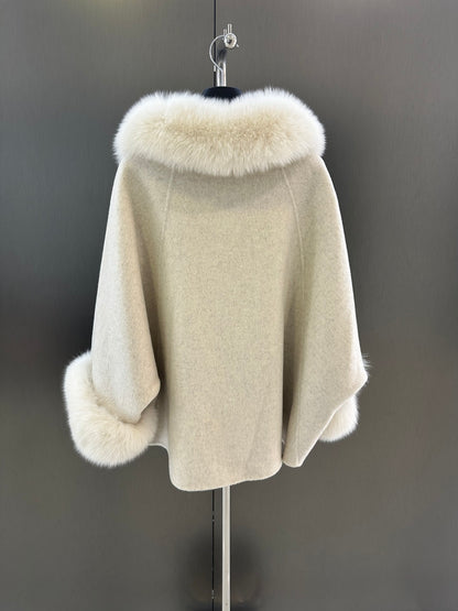 Elegant Wool Coat with Detachable Fox Fur Collar