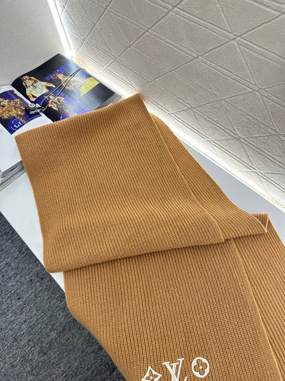 2025 YB Cashmere Scarf Logo & Four-Leaf Clover