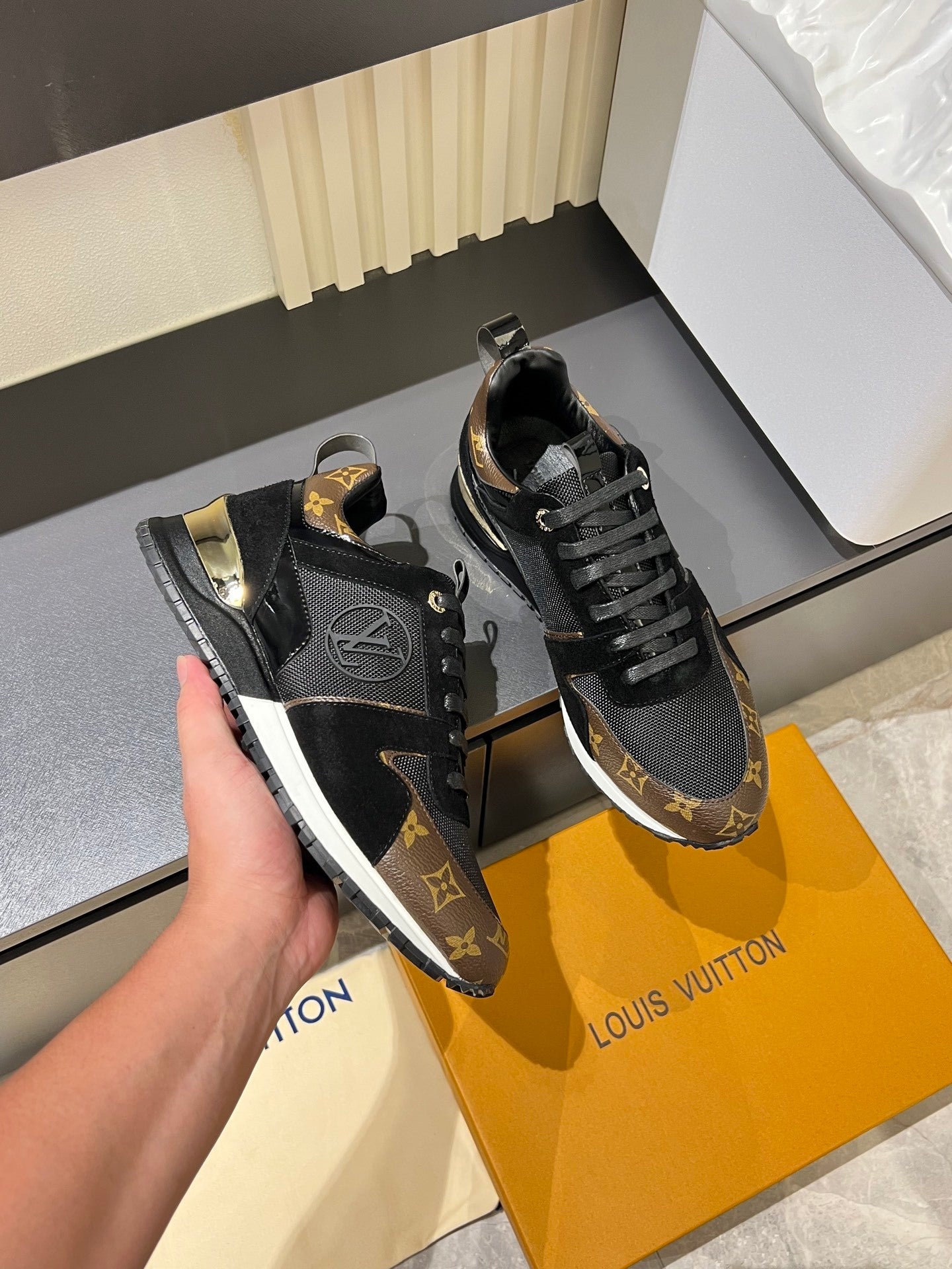 Unisex Boutique-Synchronized Waterproof Shoes