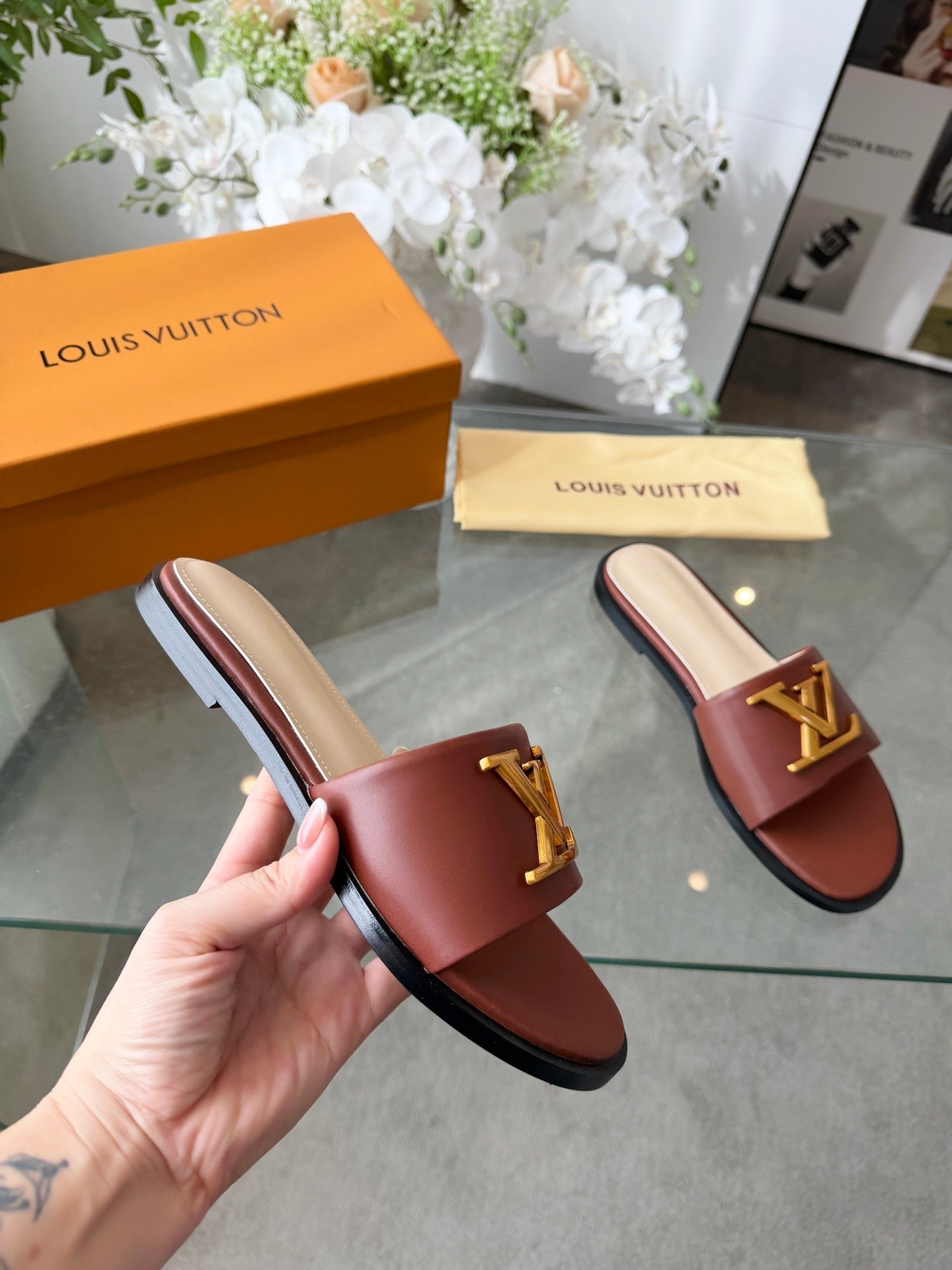 LV G82 Slippers