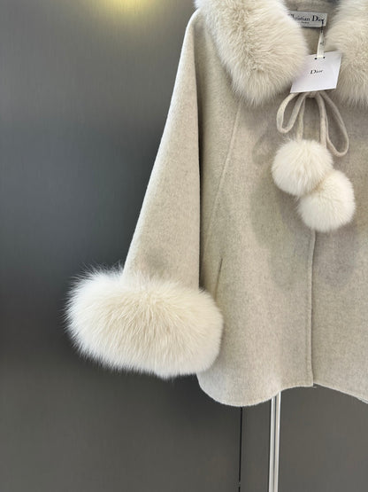 Elegant Wool Coat with Detachable Fox Fur Collar