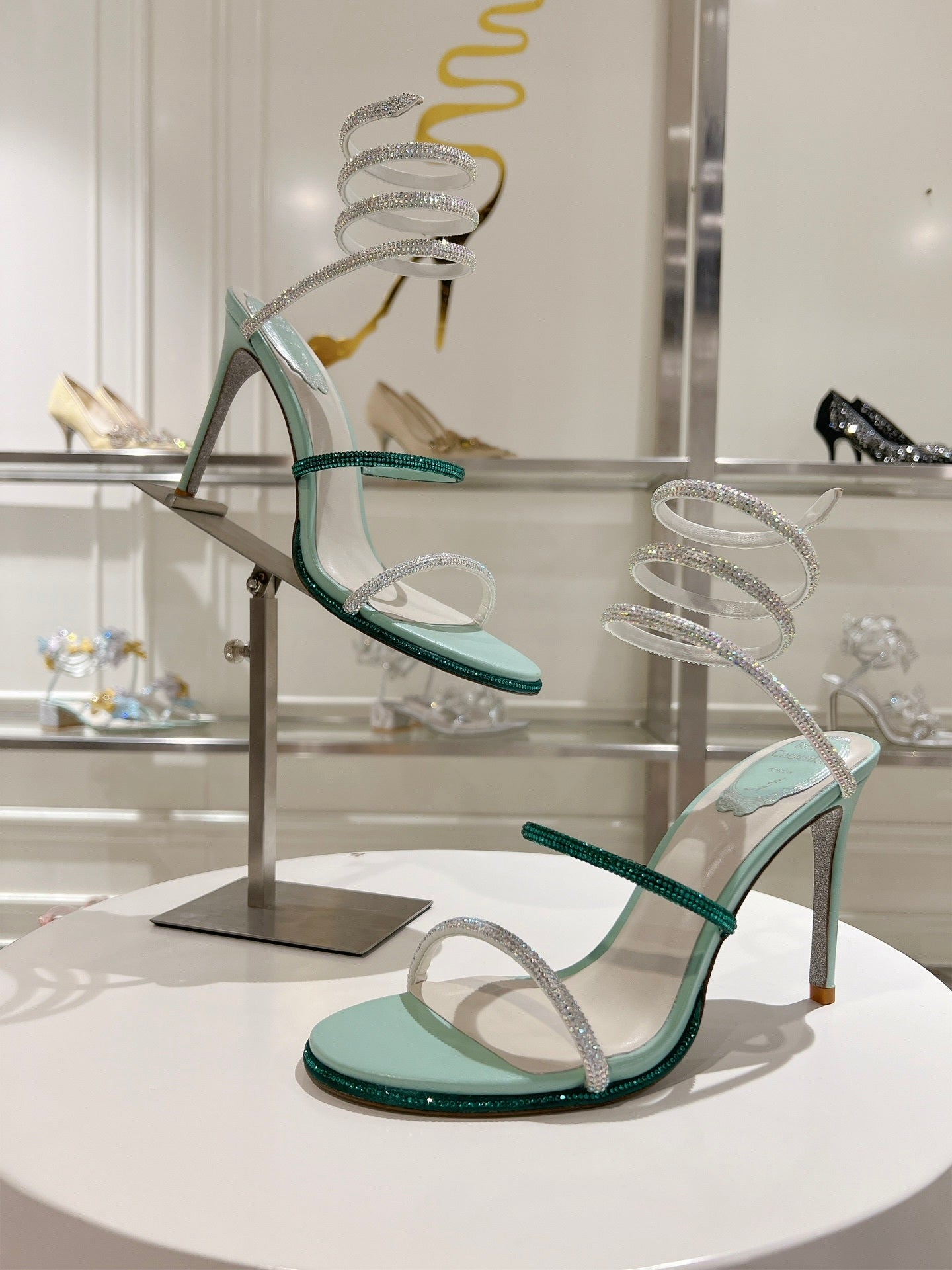 W204 Supreme Edition Rᴇɴᴇ Cᴀᴏᴠɪʟʟᴀ Rhinestone Women’s Stiletto Sandals